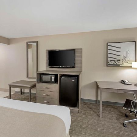 Best Western Plus Executive Inn Роленд-Хайтс Экстерьер фото