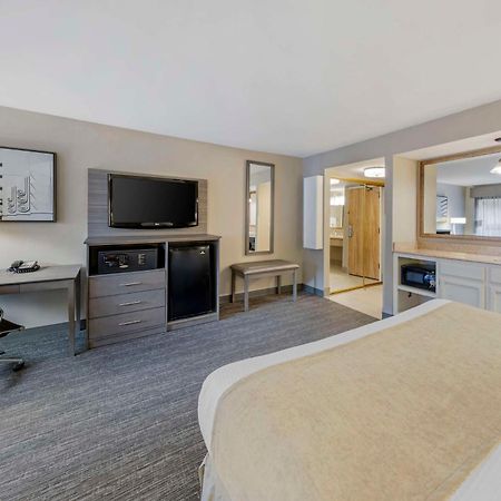 Best Western Plus Executive Inn Роленд-Хайтс Экстерьер фото