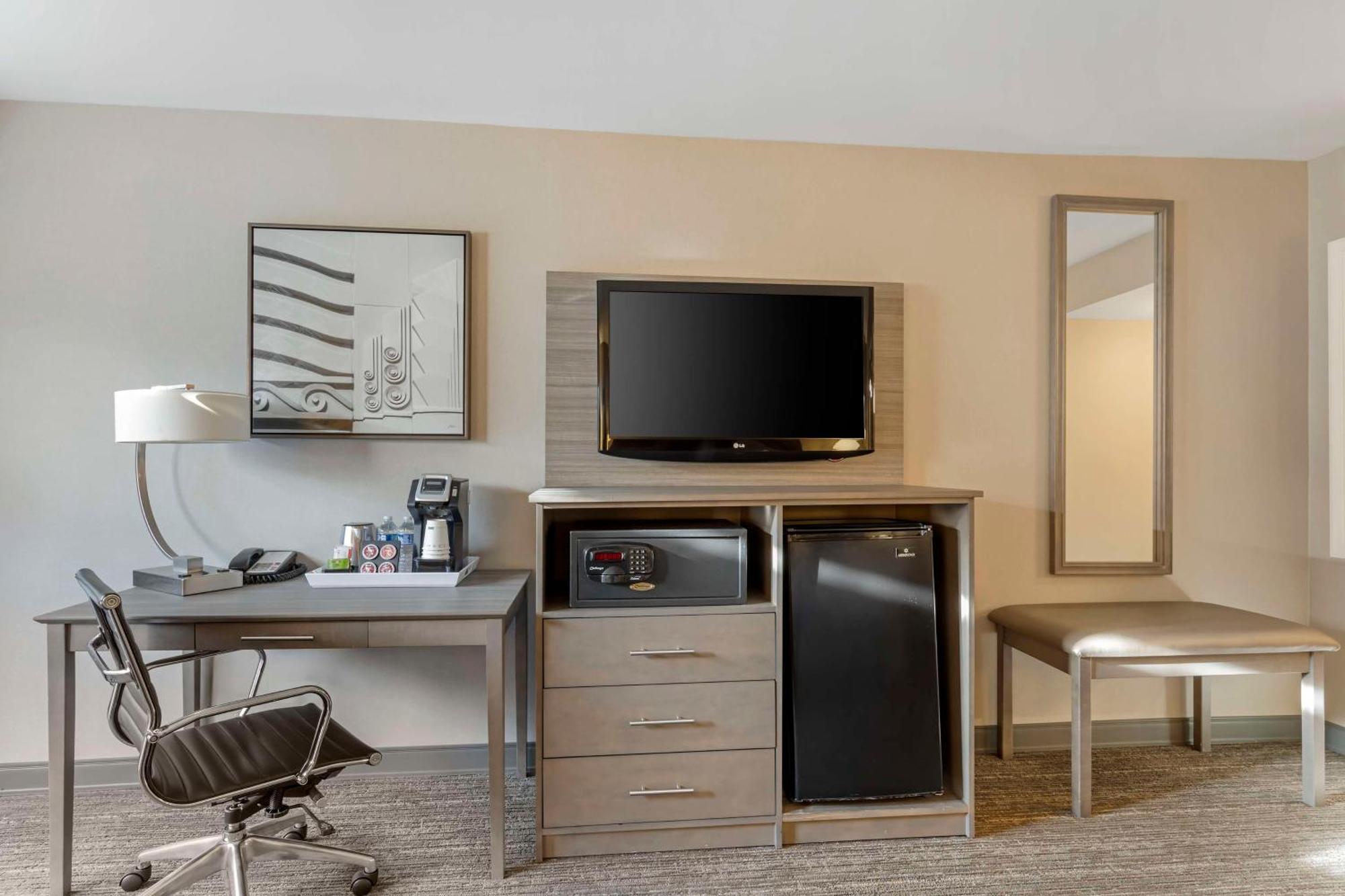 Best Western Plus Executive Inn Роленд-Хайтс Экстерьер фото