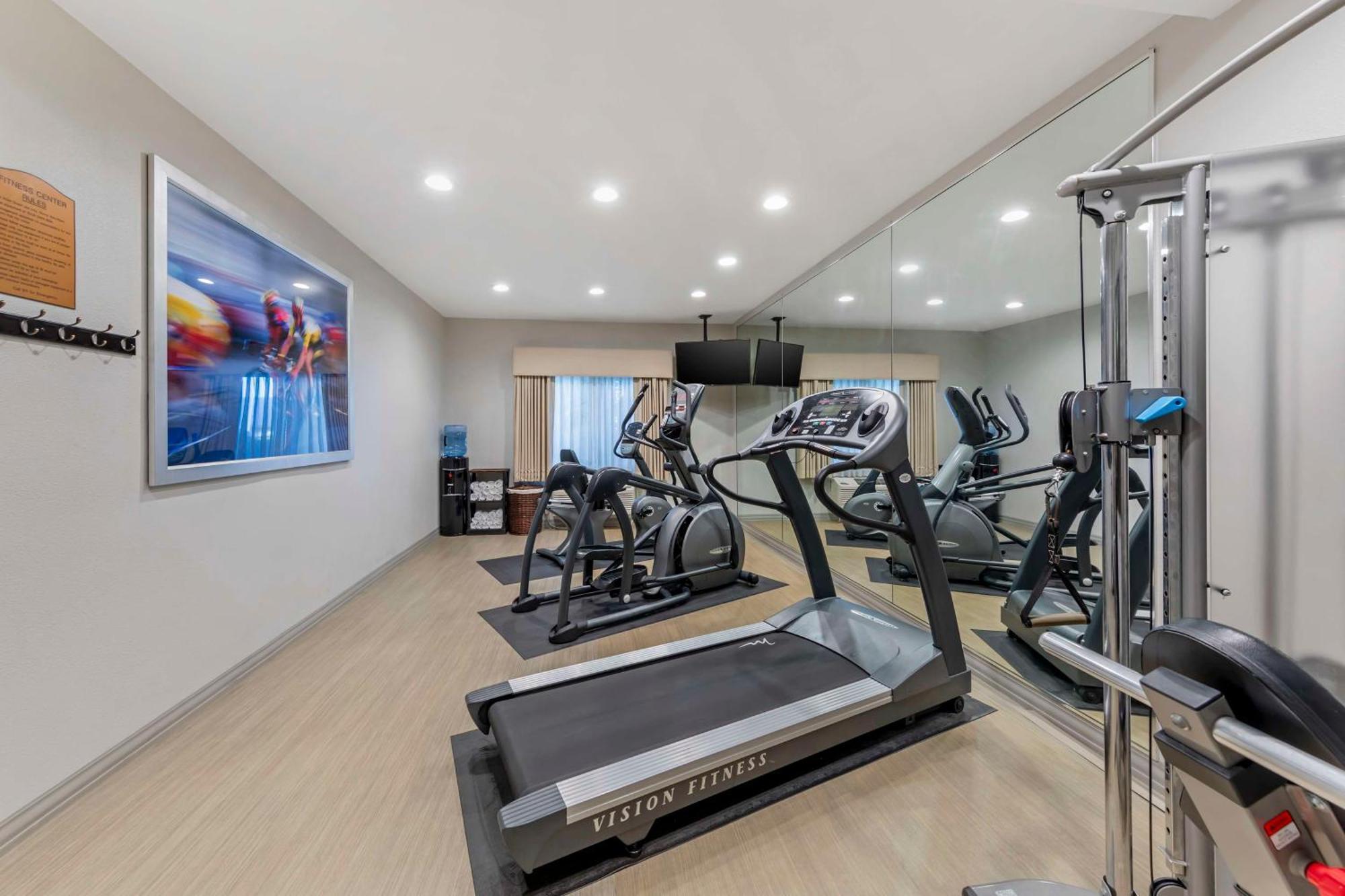 Best Western Plus Executive Inn Роленд-Хайтс Экстерьер фото