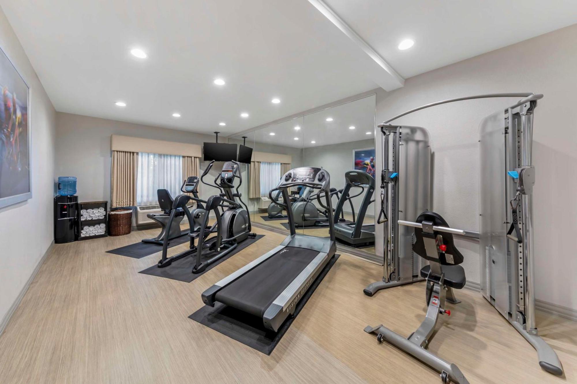Best Western Plus Executive Inn Роленд-Хайтс Экстерьер фото