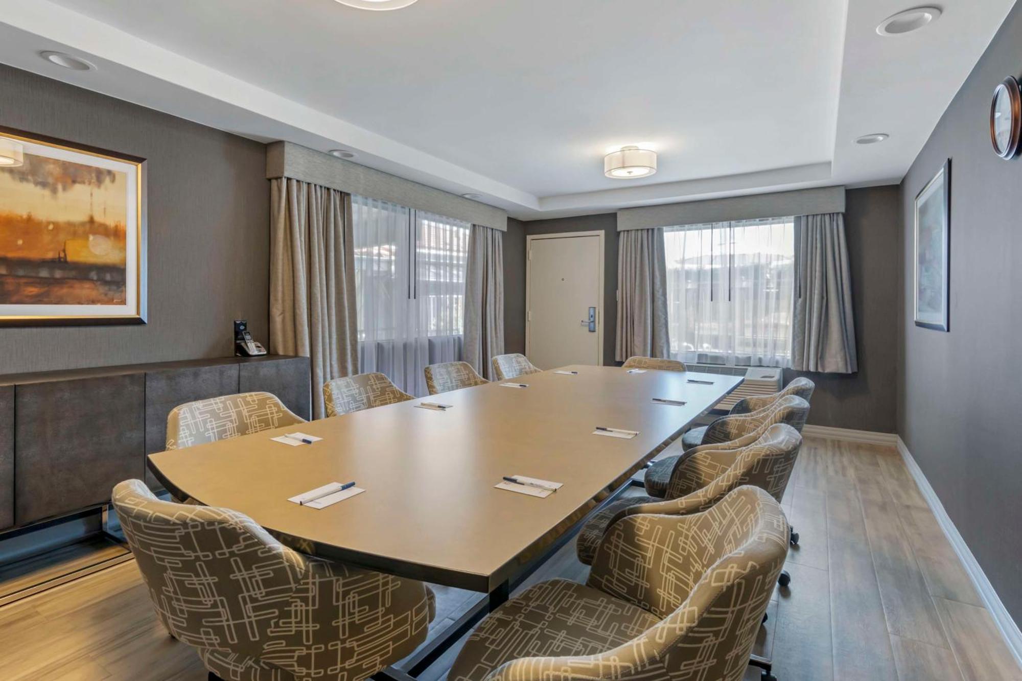Best Western Plus Executive Inn Роленд-Хайтс Экстерьер фото